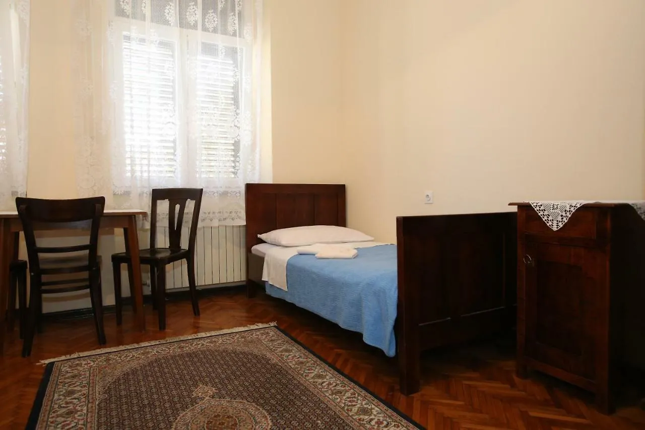 Guest house Apartment & Rooms Three Angels Baska