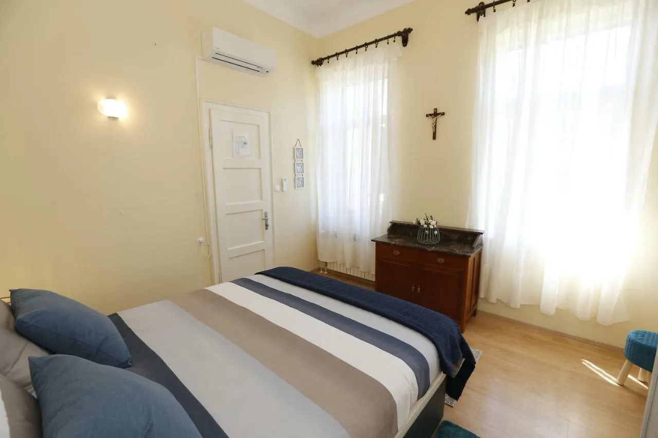 Guest house Apartment & Rooms Three Angels Baska